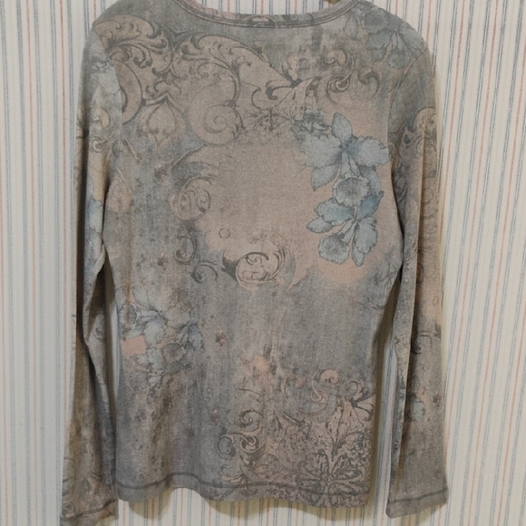 Wrangler Women's Muted Floral  Long Sleeve Top - Picture 5 of 6